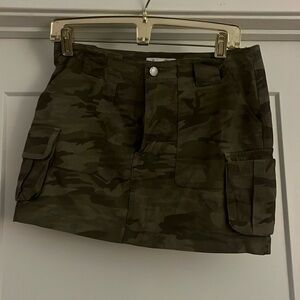 Mini camo cargo skirt